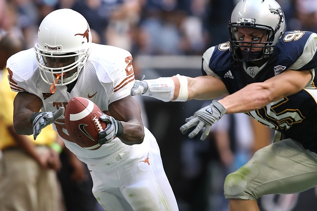 阿根廷队训练吸引20085名球迷观看，梅西获赠埃尔切10号球衣